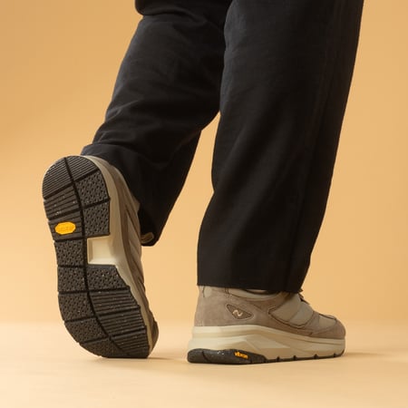Image flâneurs de dos NEUTRA sneakers Hakone V.2 Polvere Salvia