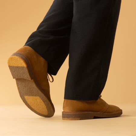 Image flâneurs chaussures Astorflex Montflex Cuoio porté de dos