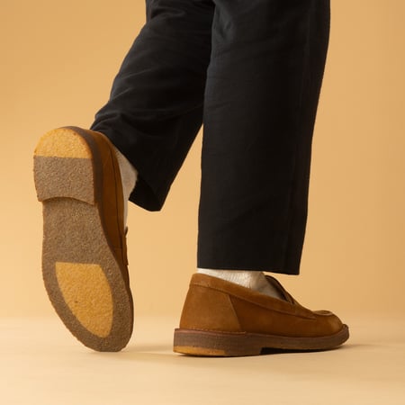 image porté de face flâneurs-chaussure-mocassins ASTORFLEX- Sadelflex Cuoio