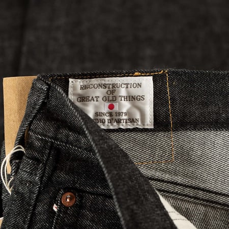 image détail patch en cuir flâneurs STUDIO D'ARTISAN 13oz Black Selvedge Denim