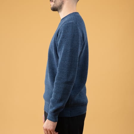 Image flâneurs pull MOONCASTLE_Cotton Heavy Weight Crew Neck Vintage Blue de profil