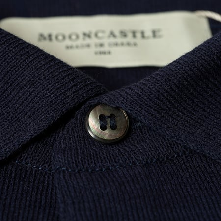 détail bouton nacre flâneurs pull Mooncastle ice cotton Poloneck Navy
