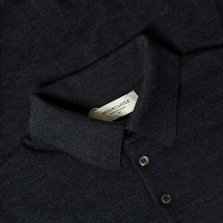 détail col flâneurs pull Mooncastle Wool Poloneck Dark Grey
