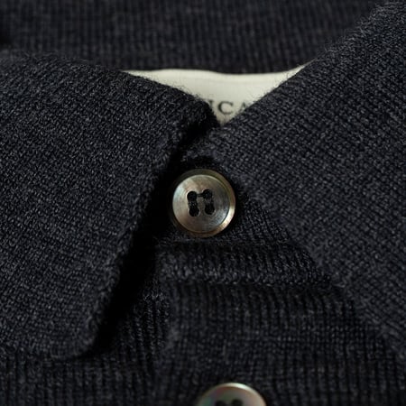 détail flâneurs pull Mooncastle Wool Poloneck Dark Grey