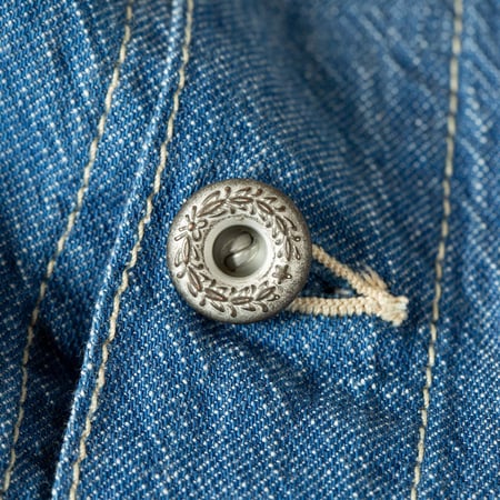 détail bouton flâneurs SEUVAS Denim Trucker Jacket Indigo Blue