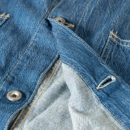 détail boutonière flâneurs SEUVAS Denim Trucker Jacket Indigo Blue