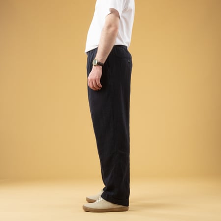 Image_Flâneurs_BEAMS PLUS / 2 Pleats Relax Trousers Linen Cotton Navy_de-profil