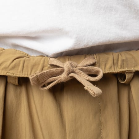 Image_Flâneurs_BEAMS PLUS / 2 Pleats Relax Trousers Comfort Cloth Khaki_détail-cordon-serrage