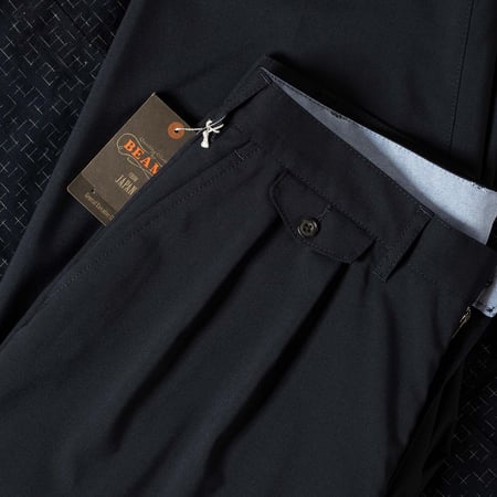 détail flâneurs BEAMS PLUS 2 Pleats Wool Tropical Dark Navy