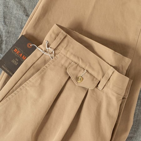 détail flâneurs BEAMS PLUS 2 Pleats Trousers Long Twill Khaki