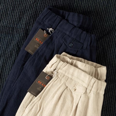détail flâneurs Beams Plus 2 Pleats Relax Trousers Linen Cotton