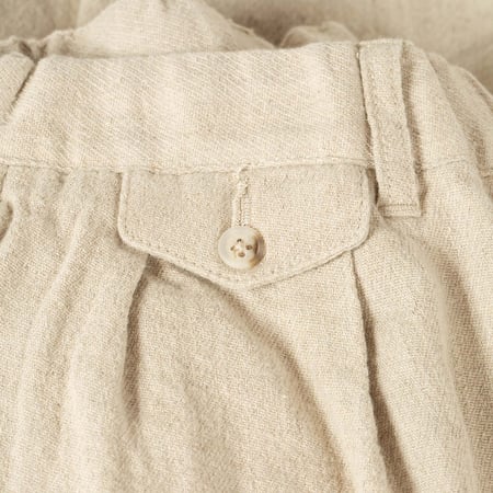 détail poche flâneurs Beams 2 Pleats Twill Trousers natural