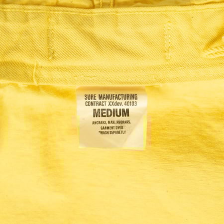 détail tag flâneurs veste XX DEVELOPMENT SURE MFG Anoraks lemony