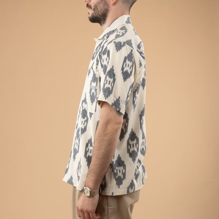 Image_Flâneurs-KARDO x FLÂNEURS / S/S Shirt Ikat de-profil