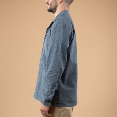 Image-Flâneurs Mil Open Collar Chambray Blue_Side Profile
