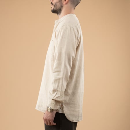 flâneurs BEAMS PLUS Band Collar Pullover Herringbone Natural_de-profil