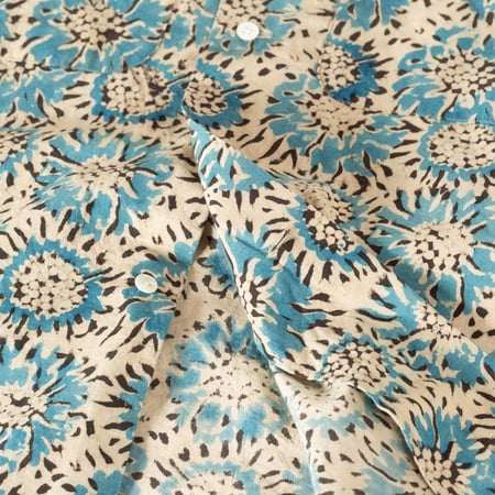 Image-Flâneurs_BEAMS PLUS / Open Collar Shirt Block Print Sun Flower Blue_détail-matière