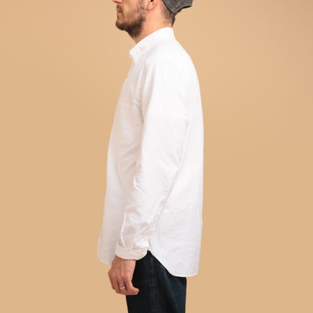 Image of side profile Flâneurs_BEAMS PLUS BD Oxford Shirt White