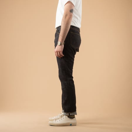 image flâneurs jean porté de profil Momotaro 0605-13 Natural Tapered 13oz Zimbabwe Cotton (1)
