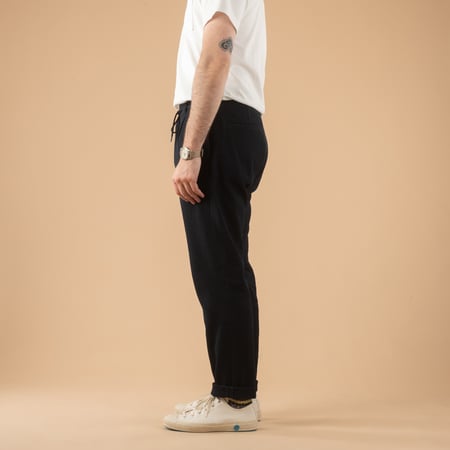image flâneurs porté profil veste japan blue 11oz Indigo Sashiko Easy Tapered Pants-2