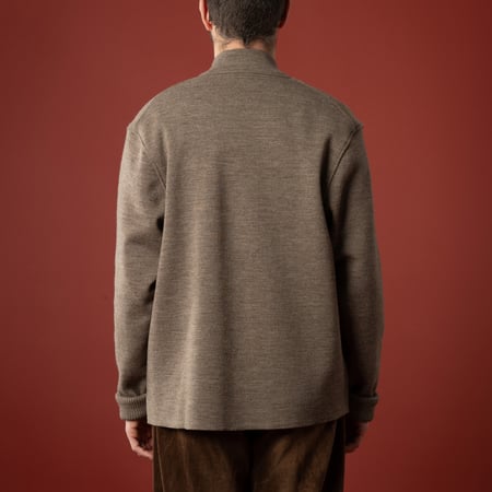 image-de-dos-Le-Minor-x-Flâneurs-Noragi-beige