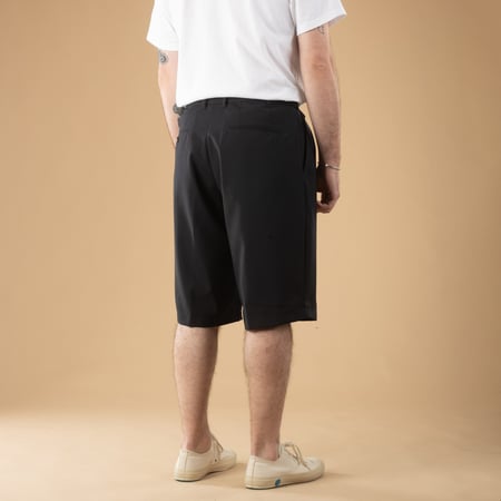 Image-Flâneurs_BEAMS PLUS / 2 Pleats Shorts Wool Tropical Navy_de-dos