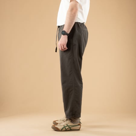Image-Flâneurs_GOHEMP / Hemp Utility Basic Pants Ice Gray_de-profil