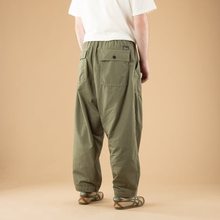 Image-Flâneurs_GOHEMP / Travel Balloon Pants Olive_de-dos