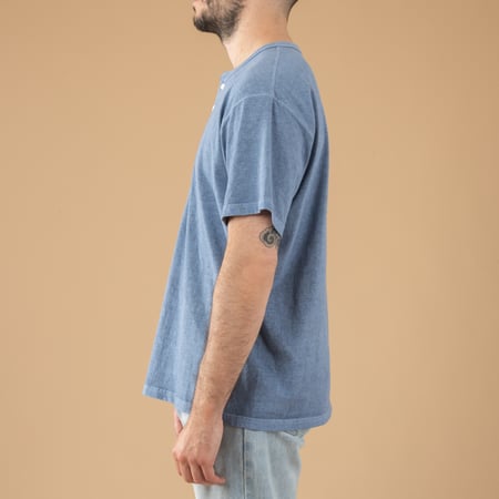 Image-Flâneurs_GOOD ON / S/S Henley Tee P-Ajisai_de-profil