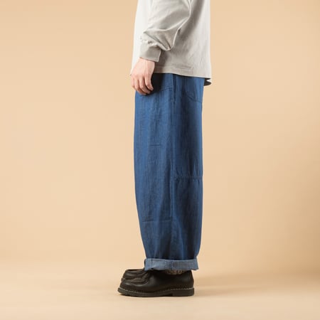 image porté de profil flâneurs FRIZMWORKS Denim Balloon Pants Blue (4)
