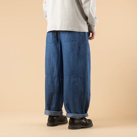 image porté de dos flâneurs FRIZMWORKS Denim Balloon Pants Blue (1)