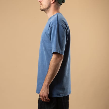 Image-Flâneurs_DUBBLE WORKS / Heavyweight Short Sleeve Tee Pigment Dye Light Indigo_de-profil