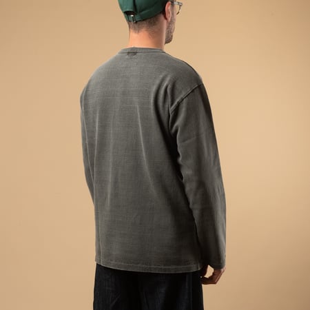 image porté dos flâneurs-teeshirt-épais-dubbleworks-HEAVY-WEIGHT-LONG-sleeve-pd-black (4)