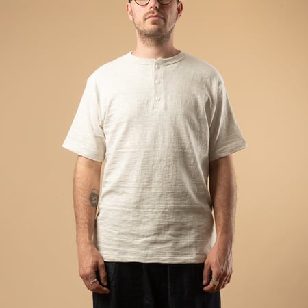 Lot 4601 Henley Neck T-Shirt in Oatmeal color