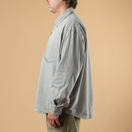 Image-Flâneurs_Frizmworks-Clipping Pocket Shirt Blue_de-profil