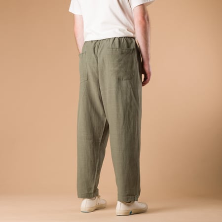 Imlage-Flâneurs_GOHEMP / Green Hill Pants Laurel Green_de-dos
