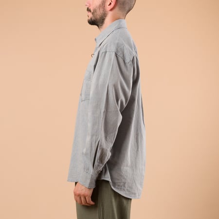 Image-Flâneurs_Frizmworks-Clipping Pocket Shirt Blue_de-profil