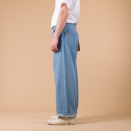 ONI DENIM 222-Kiraku-BB 12oz Super Wide Straight Bio Bleach Denim de profil