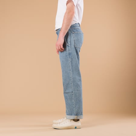 Image-Flâneurs_JAPAN BLUE JEANS / 13oz Denim Tuck Pants Fade Wash Indigo_de-profil