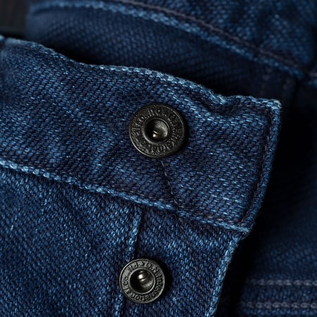 oni x flaneurs detail indigo biowash button