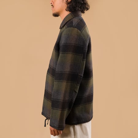 image porté profil flâneurs UNIVERSAL WORKS Berlin Wool Check Wayfarer Jacket Black et Brown
