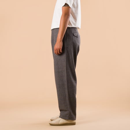 images flaneurs UNIVERSAL WORKS Houndstooth Wool Mix Oxford Pant Charcoal pantalon de profil
