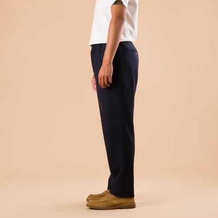 images flaneurs pantalon PORTUGUESE FLANNEL Wool Herringbone Trousers Navy de profil