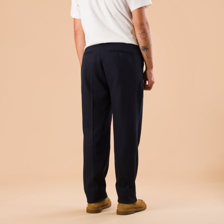 images flaneurs pantalon PORTUGUESE FLANNEL Wool Herringbone Trousers Navy de dos