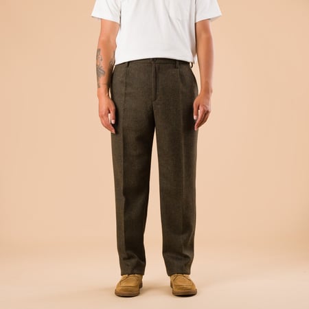 images flaneurs pantalon PORTUGUESE FLANNEL Single Pleat Trousers Forest Green de face