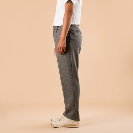images flaneurs pantalon PORTUGUESE FLANNEL Single Pleat Trousers Grey de profil