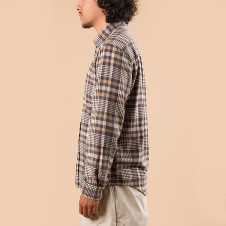 Image-Flâneurs_PORTUGUESE FLANNEL chemsie Manta Shirt_de-profil