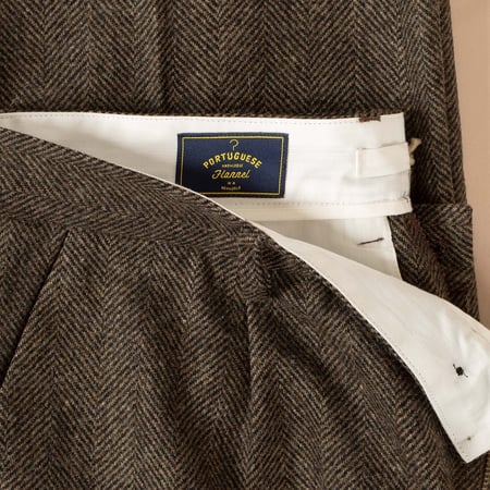 detail lining flaneurs pantalon PORTUGUESE FLANNEL Single Pleat Wool Trousers Herringbone Brown