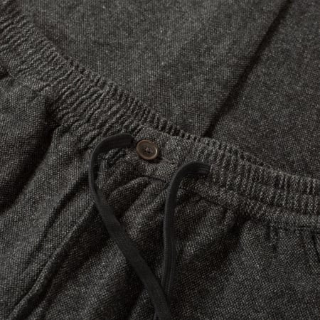 detail bouton flaneurs pantalon UNIVERSAL WORKS Anders Wool Upcycled Hi Water Trouser Grey (2)