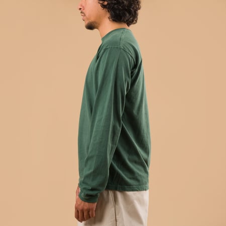 GOOD ON flâneurs tee-shirt manches longues LS Crew Tee p-dark green de profil
